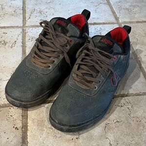 Etnies Culvert size 8.5 gray mountain biking shoes.